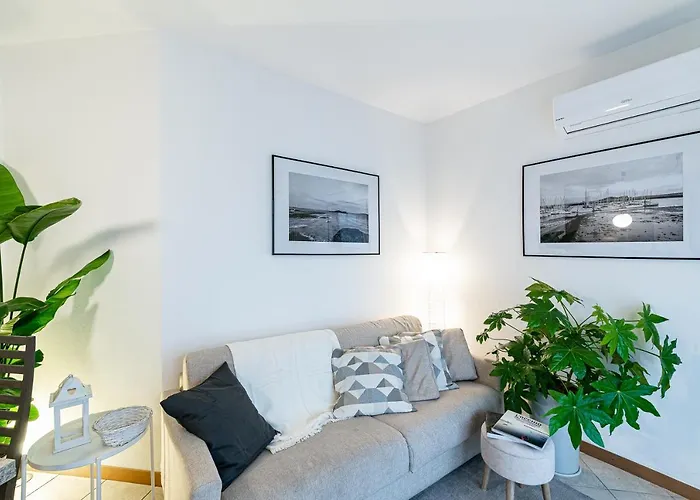 Cantu-como Wifi, Design & Relax דירה *