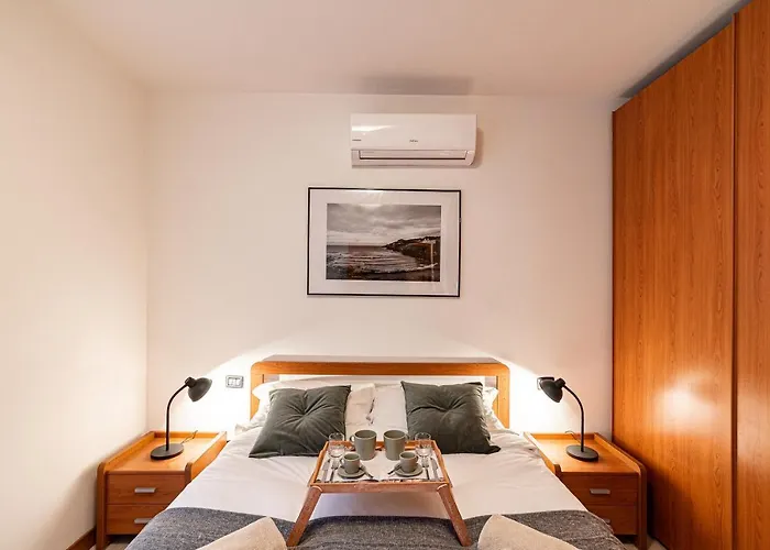 Cantu-como Wifi, Design & Relax דירה